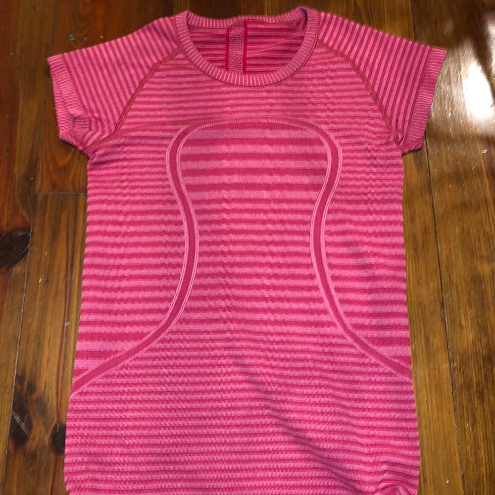 Pinkish reddish swiftly tech short sleeve top